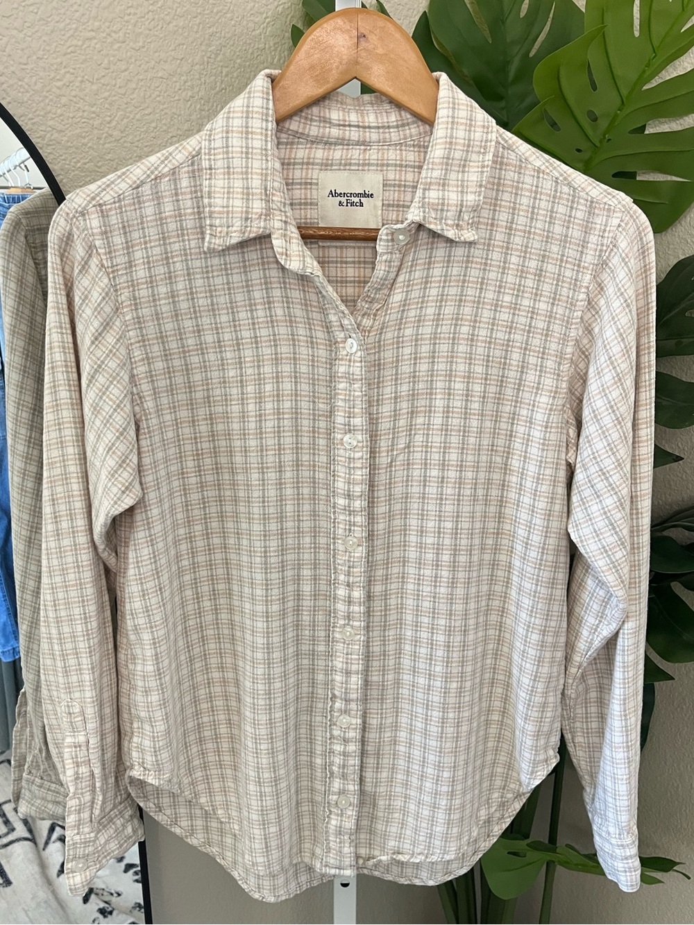 🤍 A&F Linen blend Beige Plaid Button-Down Shirt size XS